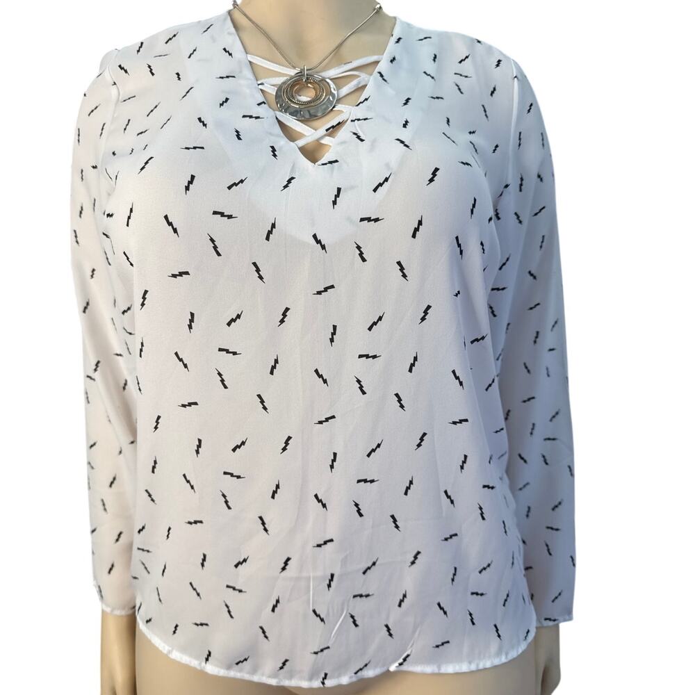 Rue + Criss-Cross Neckline  Long Sleeve Blouse Size 1X in White and Black